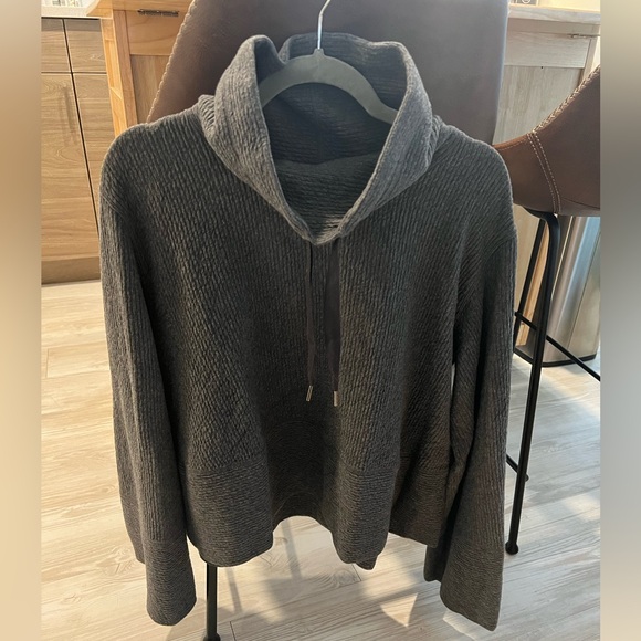 Lululemon Retreat Yourself Pullover, Heathered Graphite Grey, like new worn once - Picture 4 of 4
